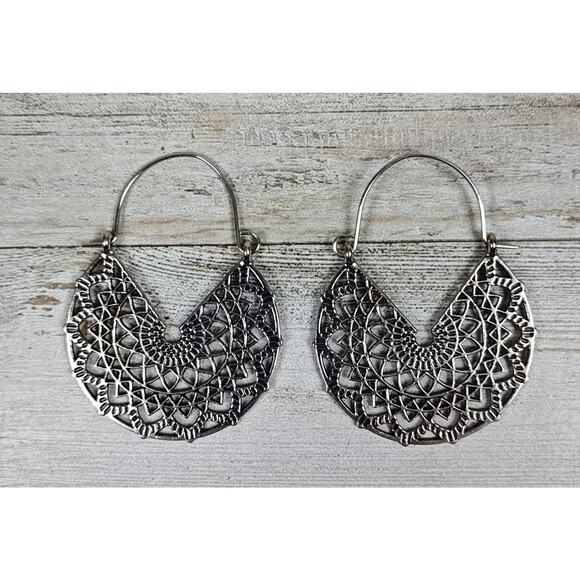Boho Women's Elegant Silver Dangle Earrings - Picture 1 of 5